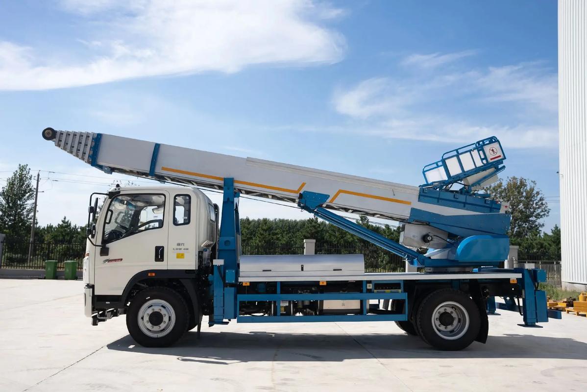 红安云梯上料车租赁费用