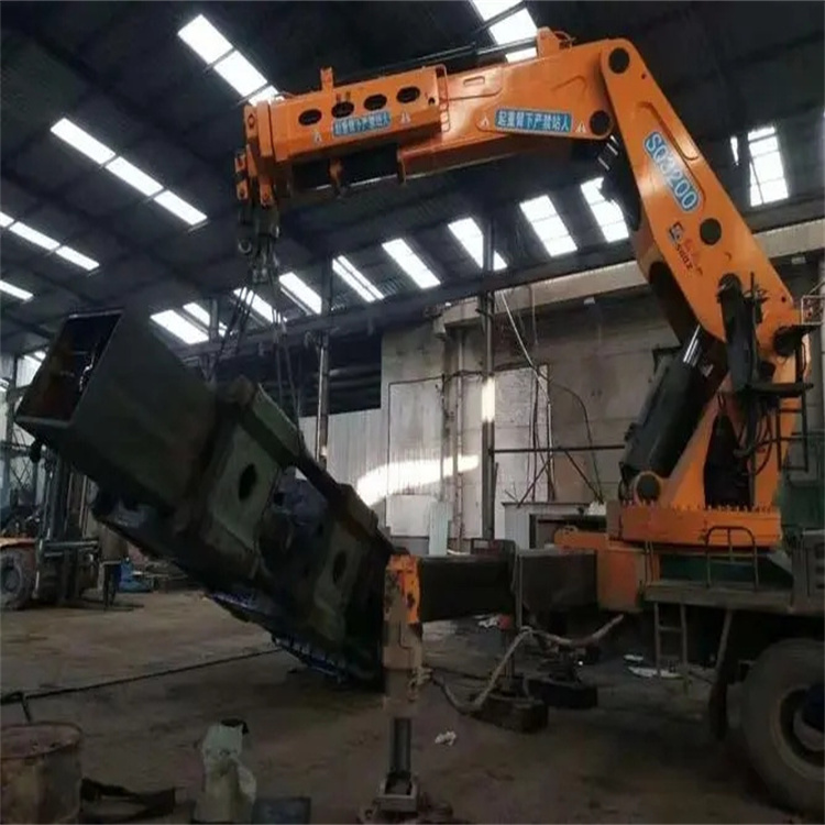 红安130吨折臂吊车出租吊机租赁附近电话